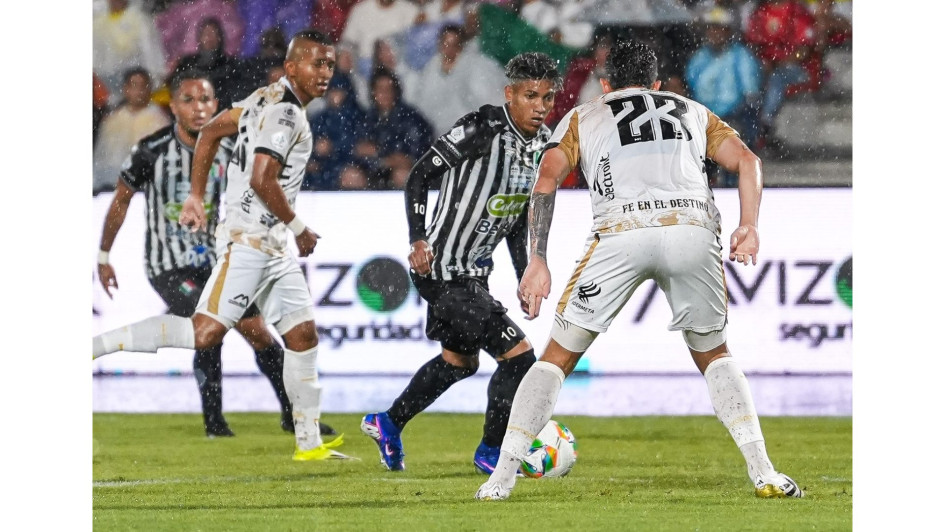 Siga el minuto a minuto del partido Llaneros - Once Caldas, que gana parcialmente el Blanco con gol de Jefry Zapata. El juego se suspendió en el minuto 8 por tormenta eléctrica en Villavicencio.