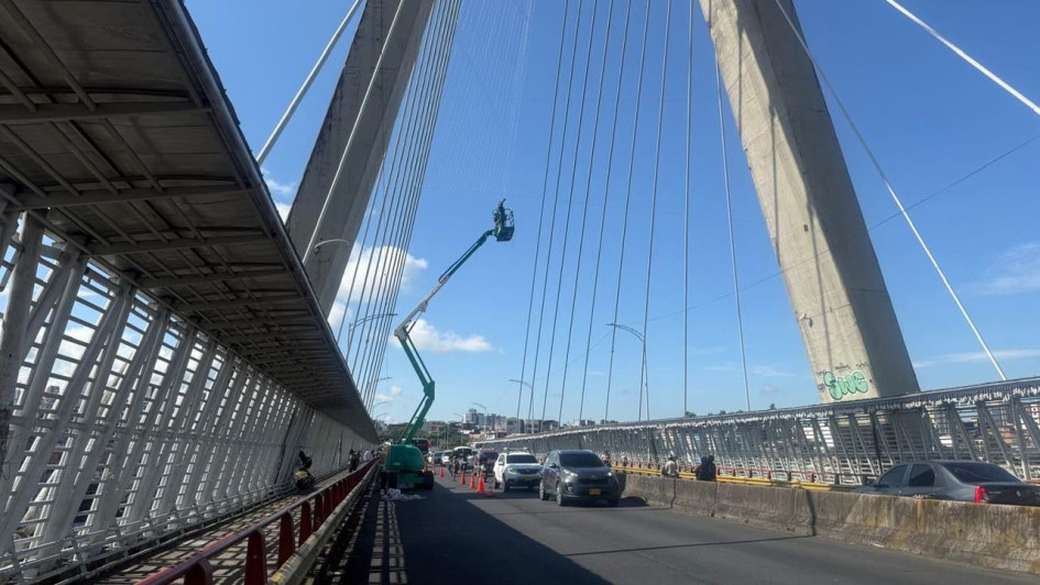Desde este lunes 16 de marzo hay cierres parciales en el viaducto César Gaviria de Pereira y Dosquebradas mientras Invías refuerza ocho templetes. Conductor, habrá un carril menos durante el día: tenga paciencia.