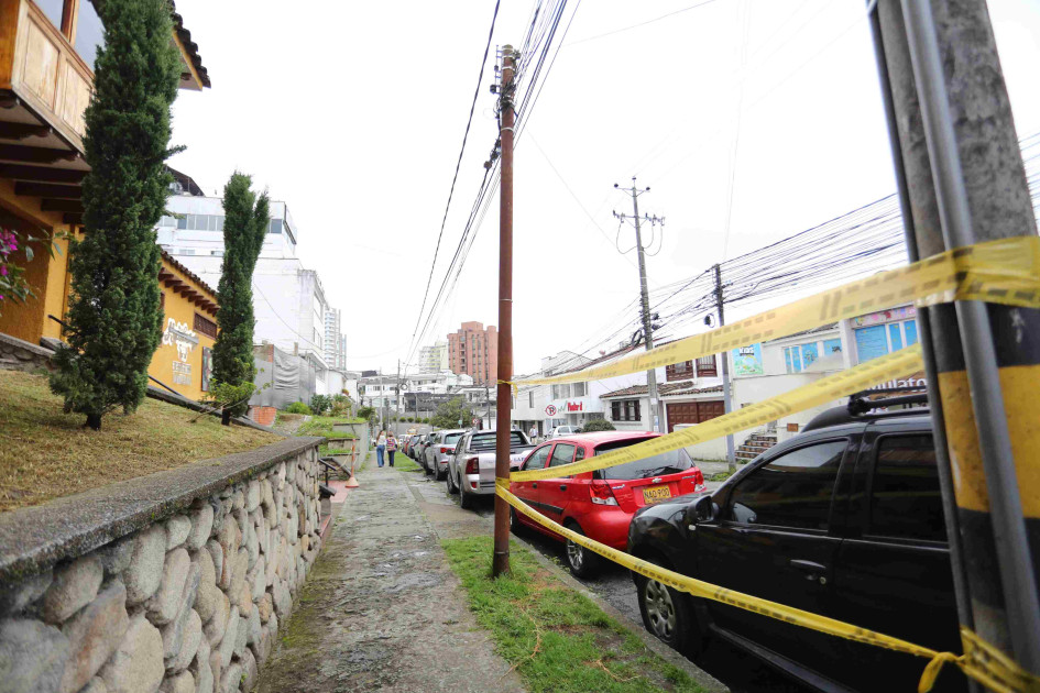 Poste a punto de caerse en Belén