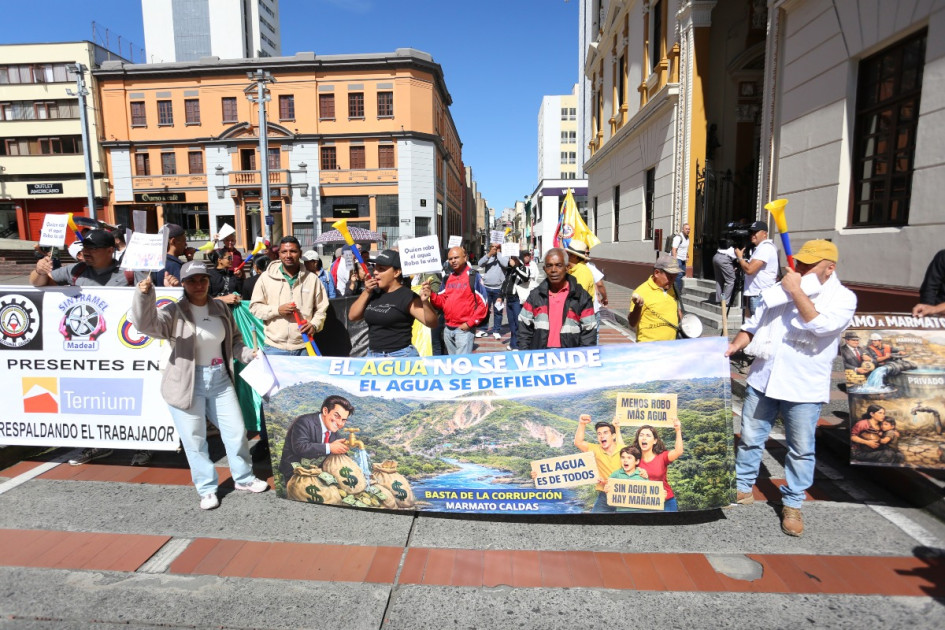 Un grupo de unos 50 marmateños acudió a Manizales para protestar por problemas recurrentes en la prestación del servicio de acueducto en el municipio.