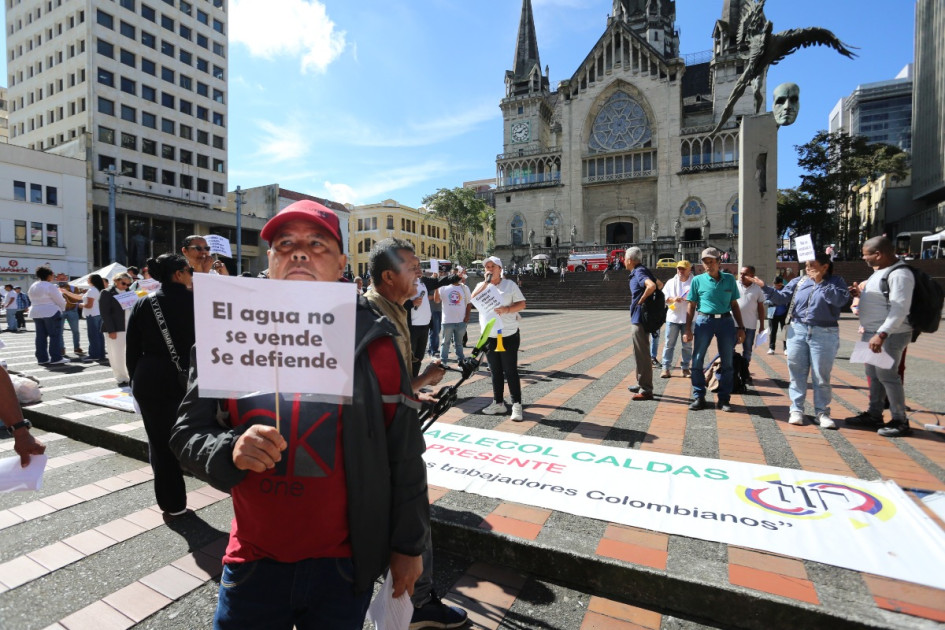 Crisis de agua en Marmato (Caldas): autoridades y la comunidad acordaron medidas inmediatas y un plan técnico para mejorar el suministro tras protestas.
