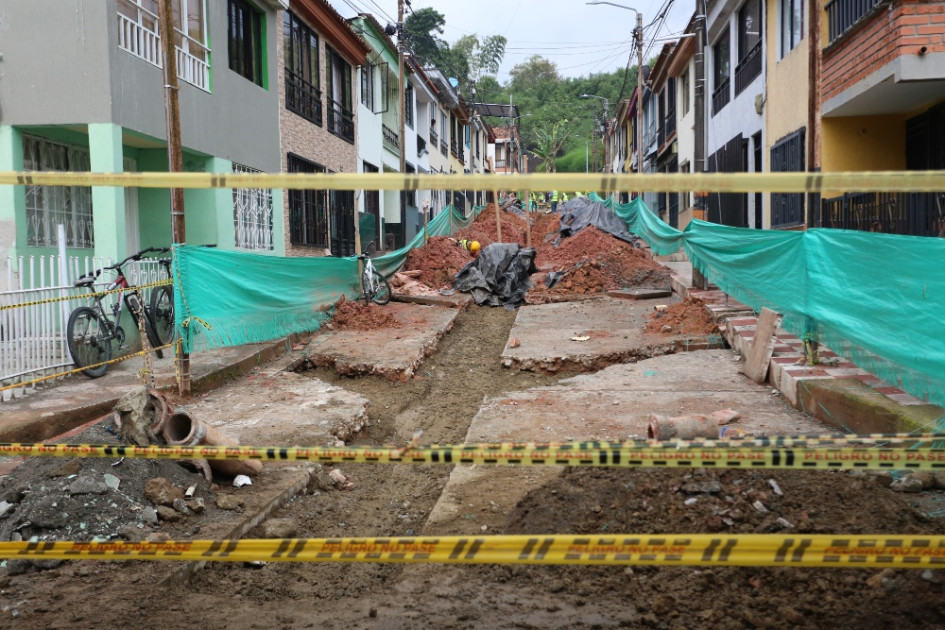 Reparan calle en mal estado en Verdun, Chinchiná