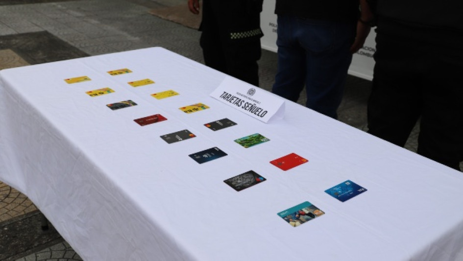 Foto|Ilustración| LA PATRIA  Se agregó que las averiguaciones realizadas con Incocrédito y diferentes entidades bancarias permitieron establecer que aquellas tarjetas no les pertenecían a las dos personas que las tenían en su poder y que varias de ellas contaban con bloqueos por hurto o reclamaciones por transacciones realizadas desde la tarjeta.