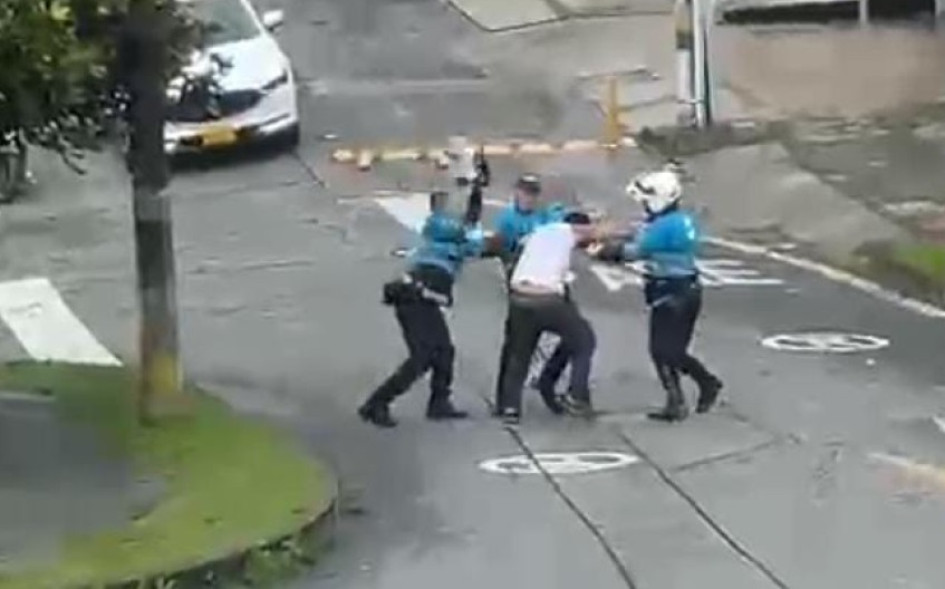 Videos grabados por ciudadanos sirvieron como pruebas contra los tres agentes destituidos por agredir al conductor.