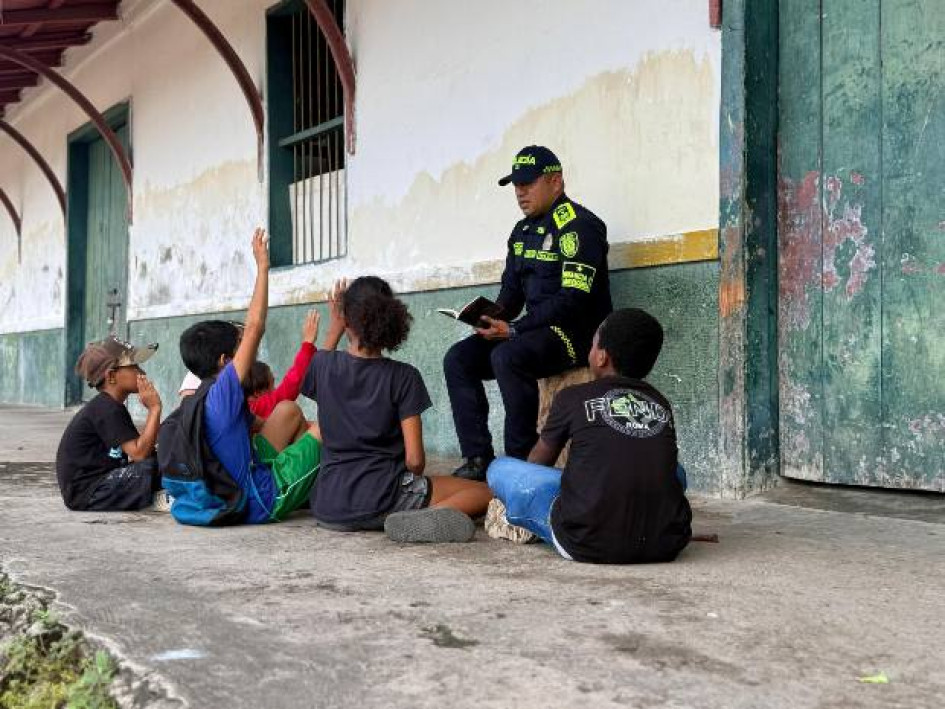 Fotos I Cortesía Policía Caldas I LA PATRIA  En Caldas, la Policía fortalece la lectura, los principios y los valores en niños, niñas y adolescentes.