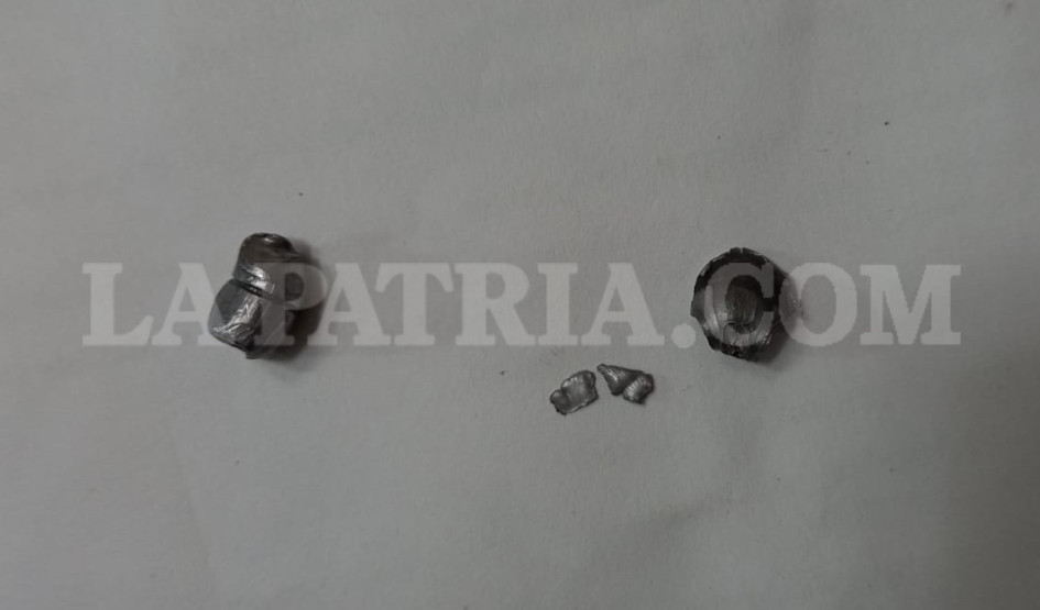 En la fachada de la vivienda quedaron las marcas de los disparos.