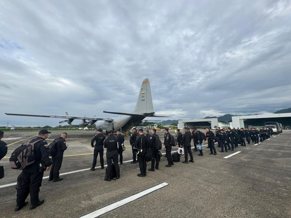La Fuerza Aeroespacial señaló que el año pasado los aviones Hércules transportaron a "más de 17.000 personas y más de 2.800 toneladas de carga".