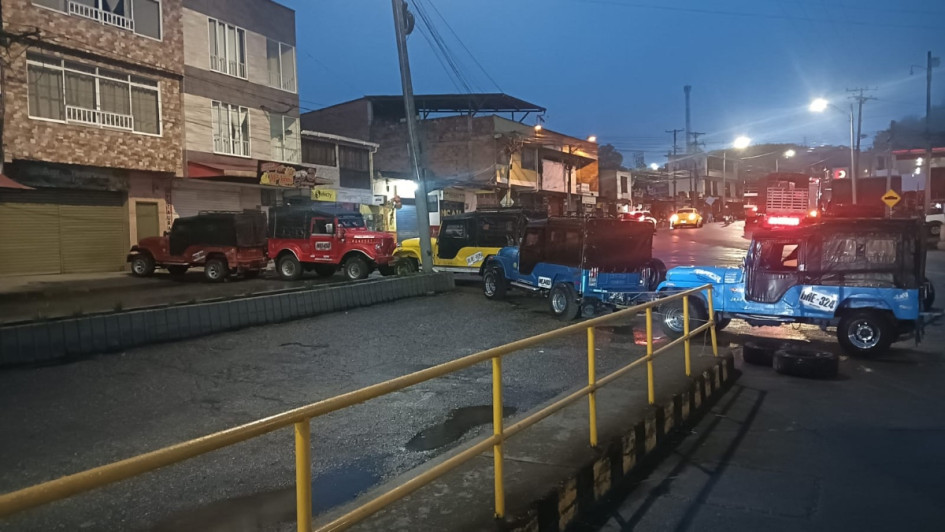 Tras cinco horas de diálogo, se levantaron los bloqueos de camperos en los sectores de La Pradera y el parador Santana en Anserma. 