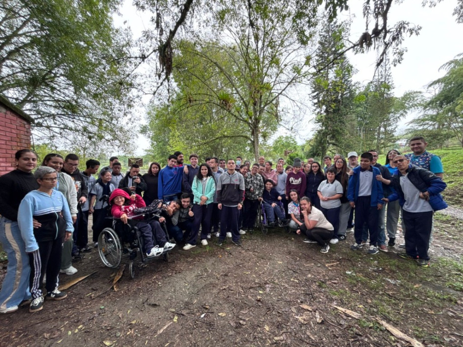 El Instituto Calarcá desarrolla un modelo educativo incluyente que reúne estudiantes de diferentes contextos sociales en un mismo entorno académico.
