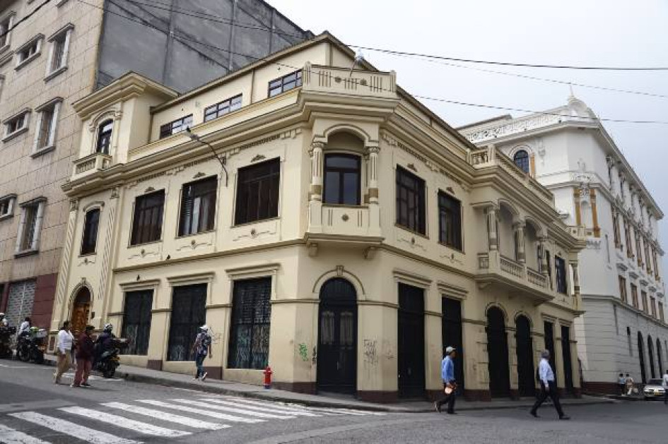 Foto I Archivo I LA PATRIA  La Casa Hoyos, de acuerdo con el resultado del diagnóstico contratado por la ILC, la construyeron en 1926 y en la actualidad presenta fallas estructurales.