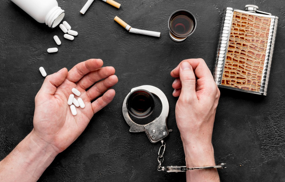 El abuso en el consumo de alcohol y otras sustancias puede desencadenar en conflictos y problemas de conducta.