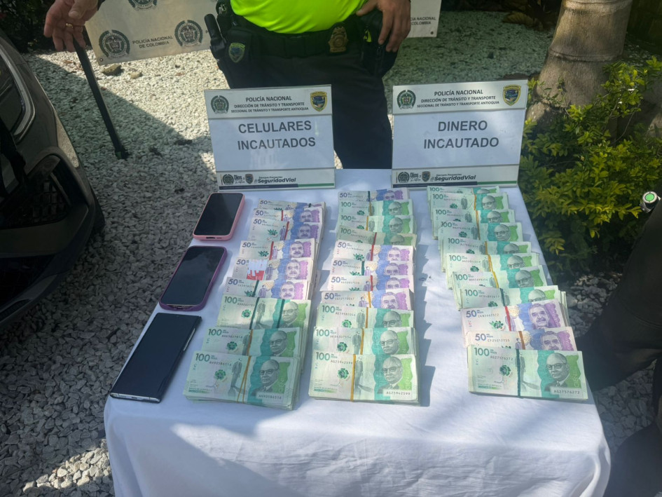 Tres personas fueron capturadas y les incautaron $243 millones en operativo de la Policía en Puerto Triunfo (Antioquia).