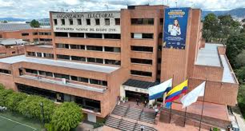 Denuncia hurtos de portátiles en el lugar donde se realizan escrutinios de las elecciones en Bogotá