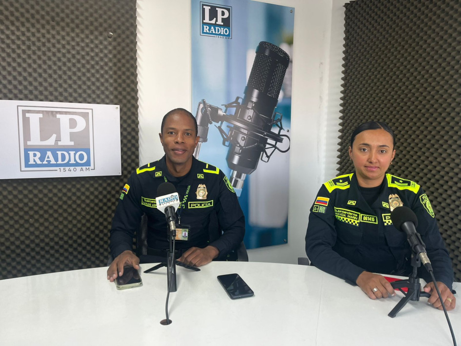 Carlos Asprilla, jefe del Grupo de Incorporación de Caldas de la Policía Nacional y Anayda Marín, responsable de valoración física de la Policía Nacional. 