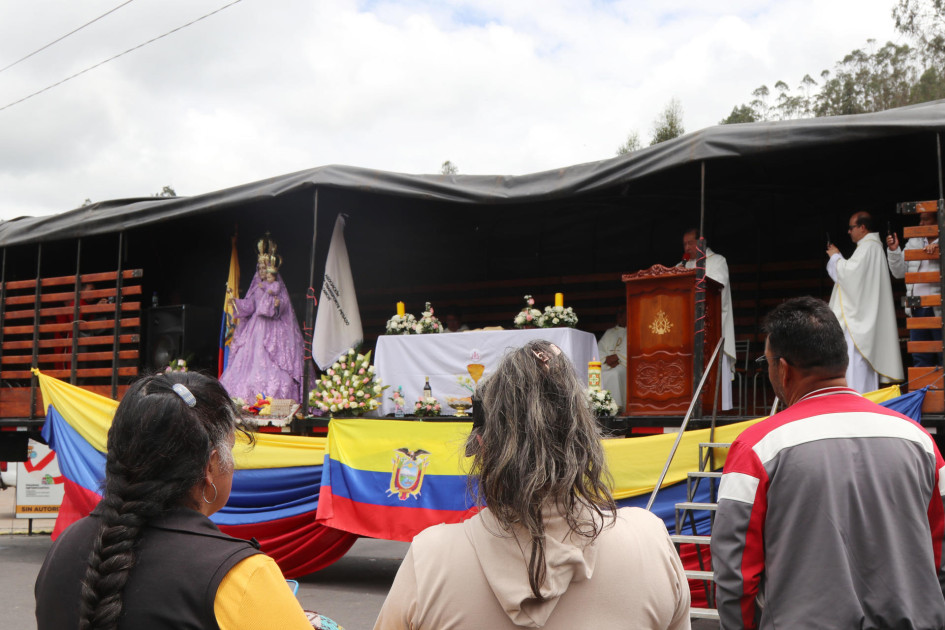 Fieles de la Iglesia católica pide a gobernantes de Colombia y Ecuador que dialoguen, pues comerciantes y transportistas se están viendo afectados por la guerra comercial entre ambos países. 
