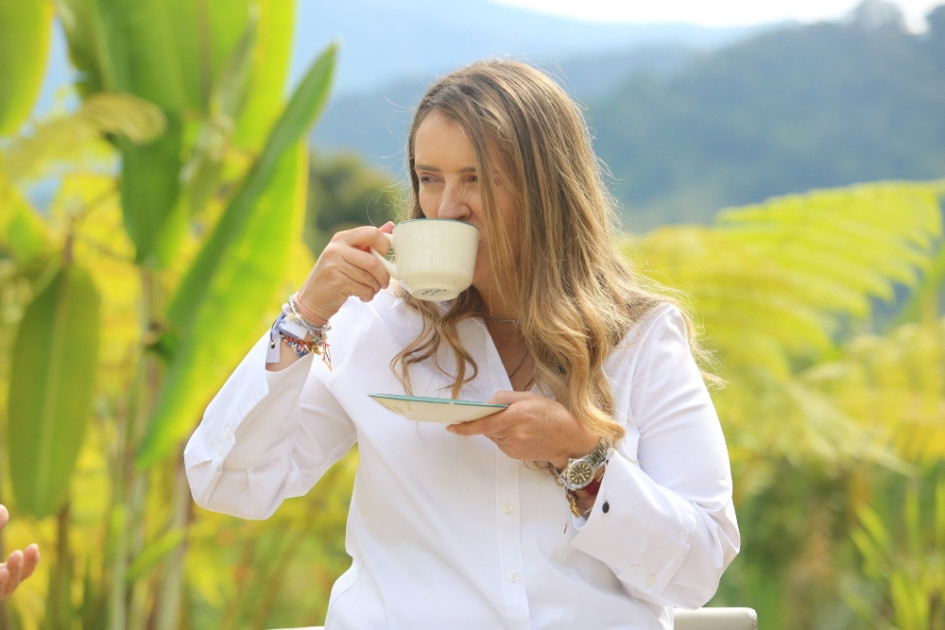 Como una enomarada de los cafeteros se definió Paloma Valencia, que habló con LA PATRIA de este tema, del futuro de las concesiones, de Uribe y Oviedo, y de su abuela manizaleña. También criticó el Patrimonio Autónomo del Aeropuerto del Café, pero dijo que este proyecto tiene que hacerse.