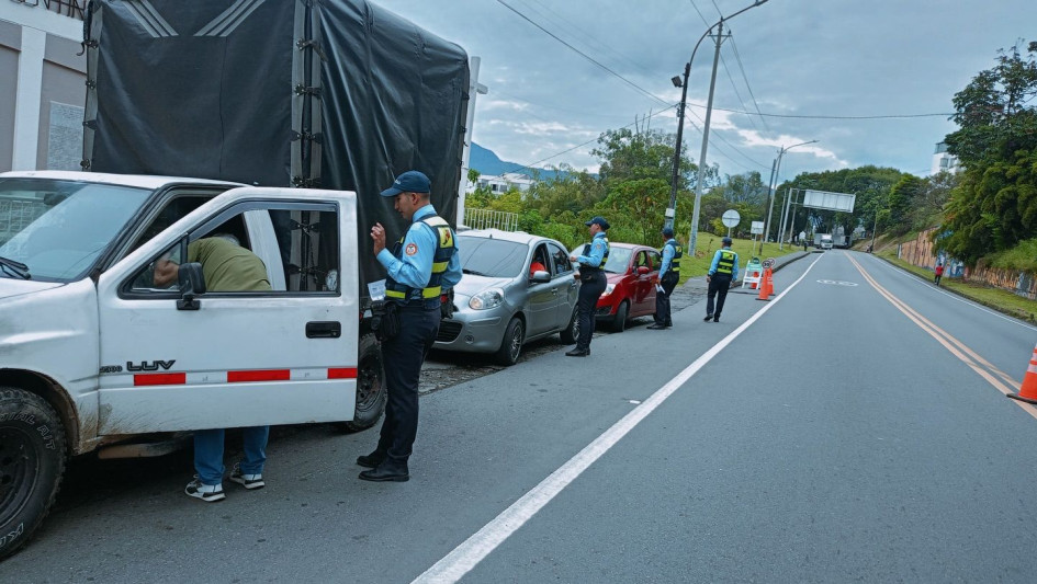 El horario se mantiene entre las 6:00 a. m. y las 8:00 p. m., para carros y motocicletas.