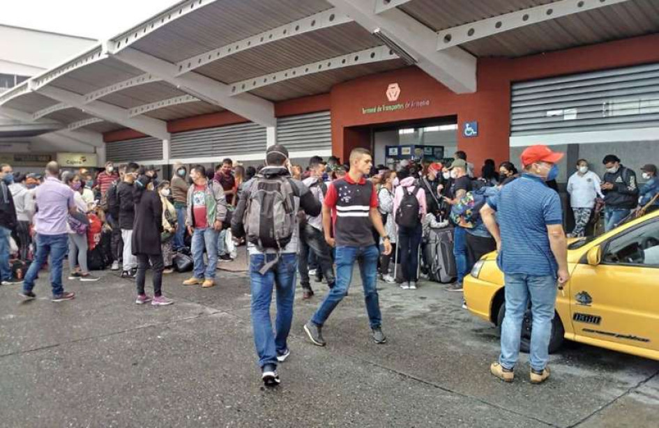 Autoridades intensifican controles en la Terminal de Armenia y el aeropuerto El Edén ante el aumento de viajeros en Semana Santa.