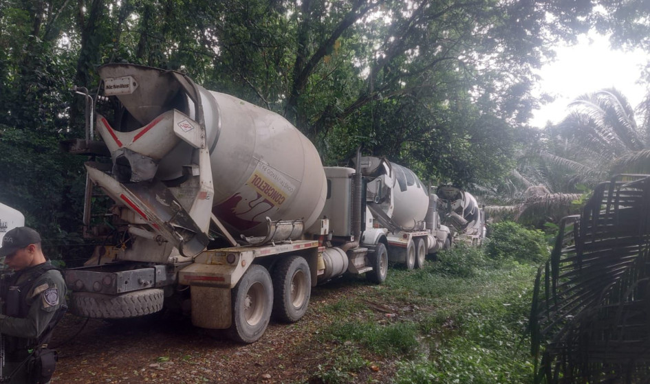 Estos son los vehículos recuperados en La Dorada y que fueron hurtados para utilizarlos en actividades relacionadas con minería ilegal.