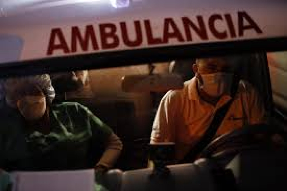 Un técnico del servicio de ambulancias de 27 años fue arrestado, acusado de asesinar a por lo menos seis adultos mayores durante traslados en el vehículo de salud.