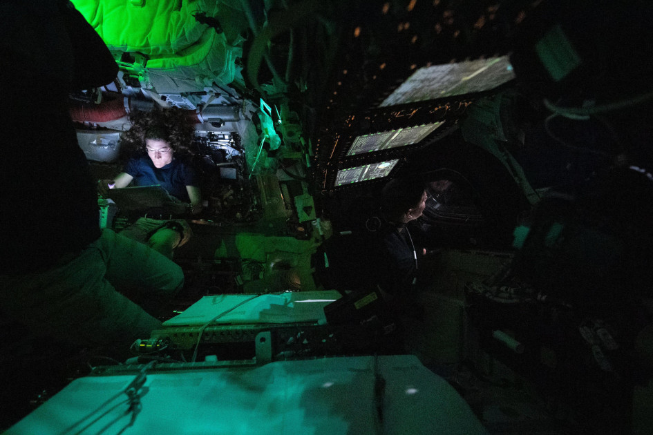 Fotografía tomada de la cuenta oficial en X de la @NASA que muestra a los astronautas de Artemis II. La NASA tiene previsto que la cápsula Orión, que cruza el espacio a más de 4.000 kilómetros por hora, entre a las 4:41 GMT del 6 de abril en la esfera de influencia lunar a unos 66.098 kilómetros (41.072 millas) del satélite lunar.