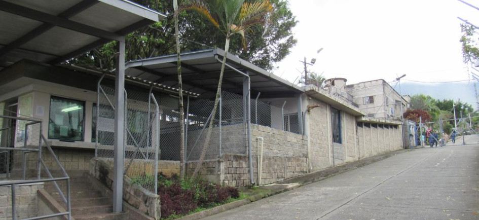 Escándalo por fiesta en una cárcel: las autoridades incautaron equipos de comunicación no autorizados, sustancias ilícitas y bebidas alcohólicas.