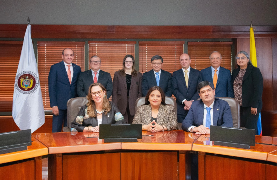 La votación fue de seis magistrados a favor y dos en contra, con salvamentos parciales de voto de los magistrados Héctor Carvajal Londoño y Vladimir Fernández Andrade.