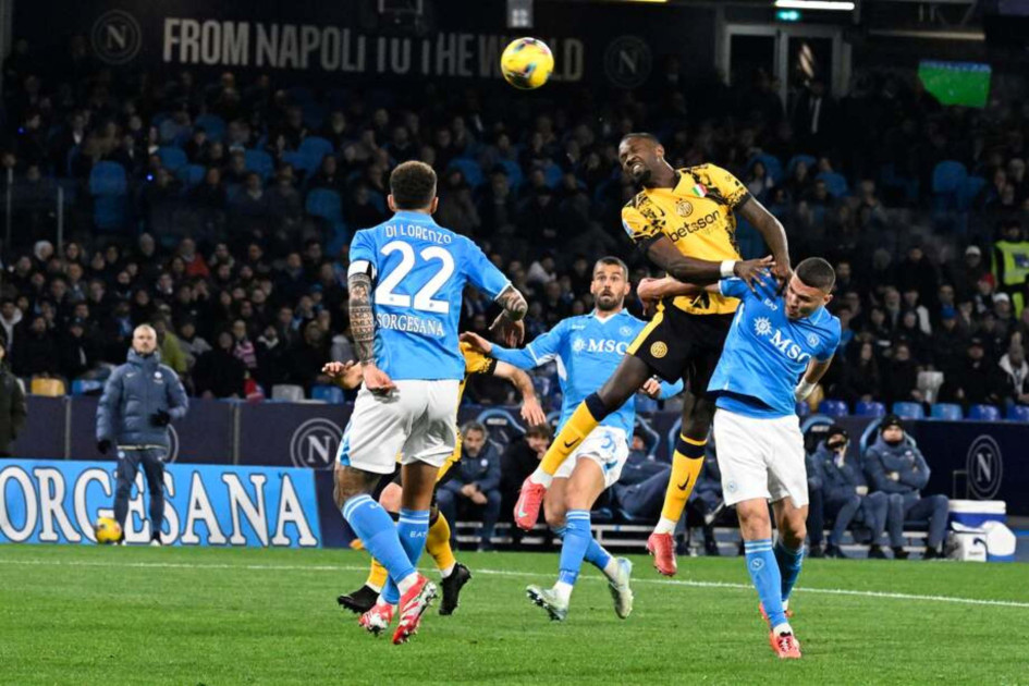 Napoli empató 1-1 con Parma y dejó escapar puntos clave en la lucha por el título.