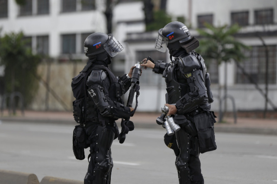 Las investigaciones demostraron que el agente le disparó a la joven violando los protocolos.