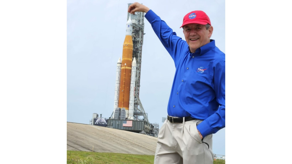 El científico colombiano Iván Ramírez Atehortúa integró la misión Artemis II y trabajó en el sistema de combustible del cohete que regresó al hombre a la órbita lunar. Tiene sus raíces en Caldas.