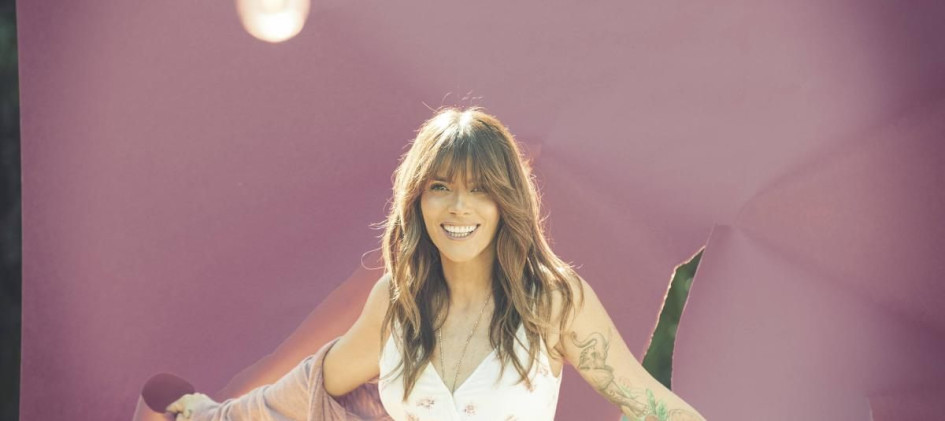 Kany García presenta su nuevo álbum Puerta abierta, antes de su gira mundial donde estará en Colombia