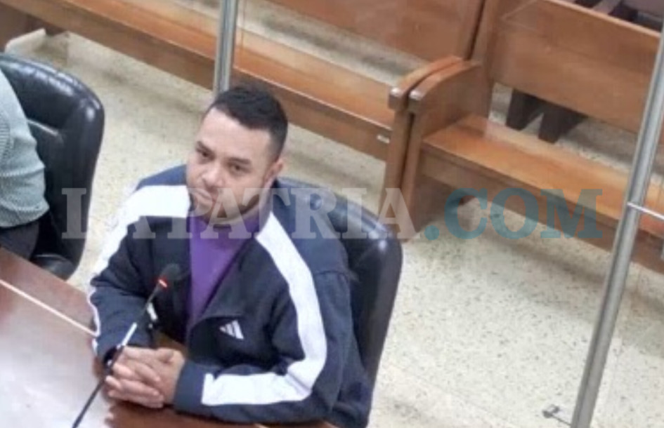 A Santiago lo detuvieron con orden judicial en marzo y aceptó cargos, pero optó por huir mientras le daban sentencia.