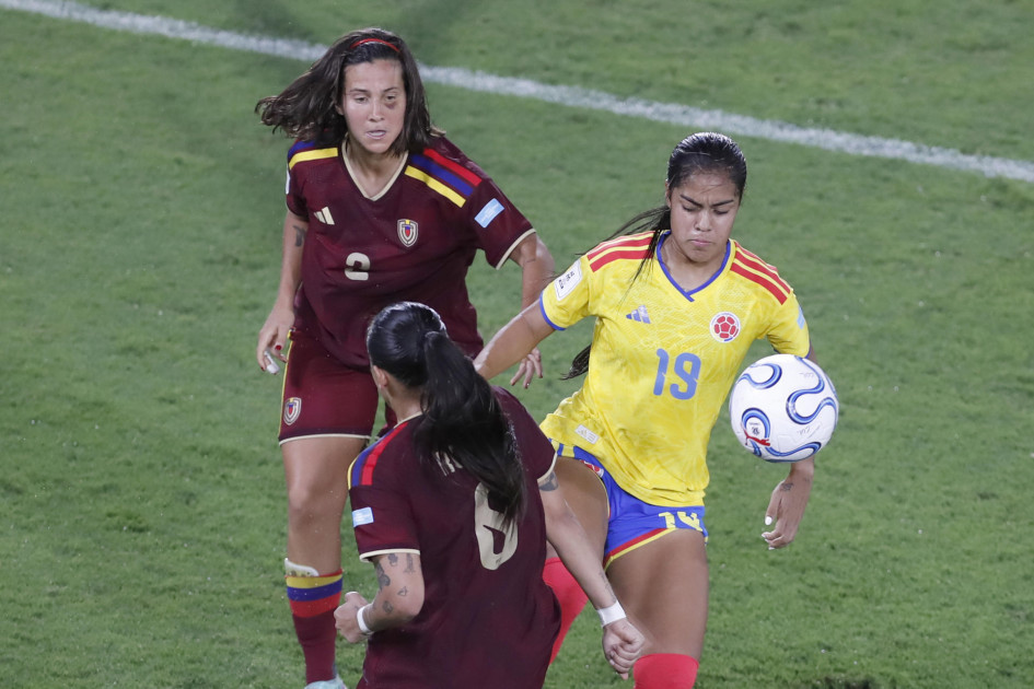 La selección Colombia venció 2 - 1 a Venezuela en la quinta jornada de la Liga de Naciones Femenina y se consolida en la parte alta de la tabla.