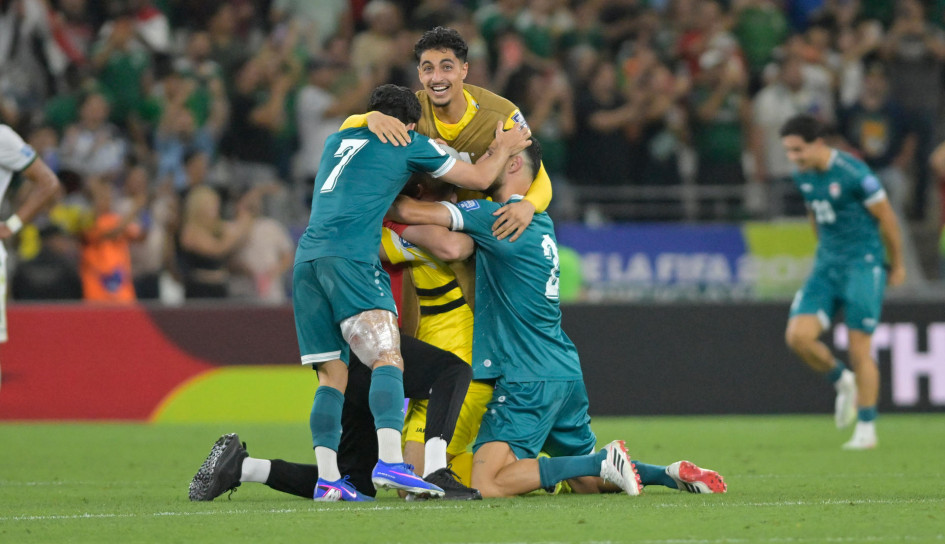 Los jugadores de la selección de Irak celebran su clasificación al Mundial tras vencer 2-1 a Bolivia en México. El equipo asiático integrará el Grupo I junto a Francia, Senegal y Noruega.