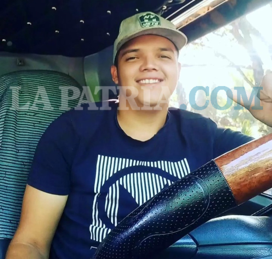 Yoan Sebastián Aguirre López, conductor, natural de Supía, conducía un camión con heno que cayó al río Cauca.