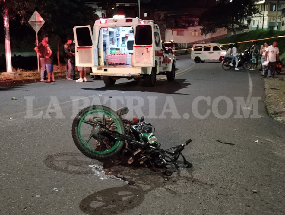 Así quedó una de las motocicletas tras el choque. Uno de los dos conductores resultó lesionado y fue trasladado a un centro asistencial.