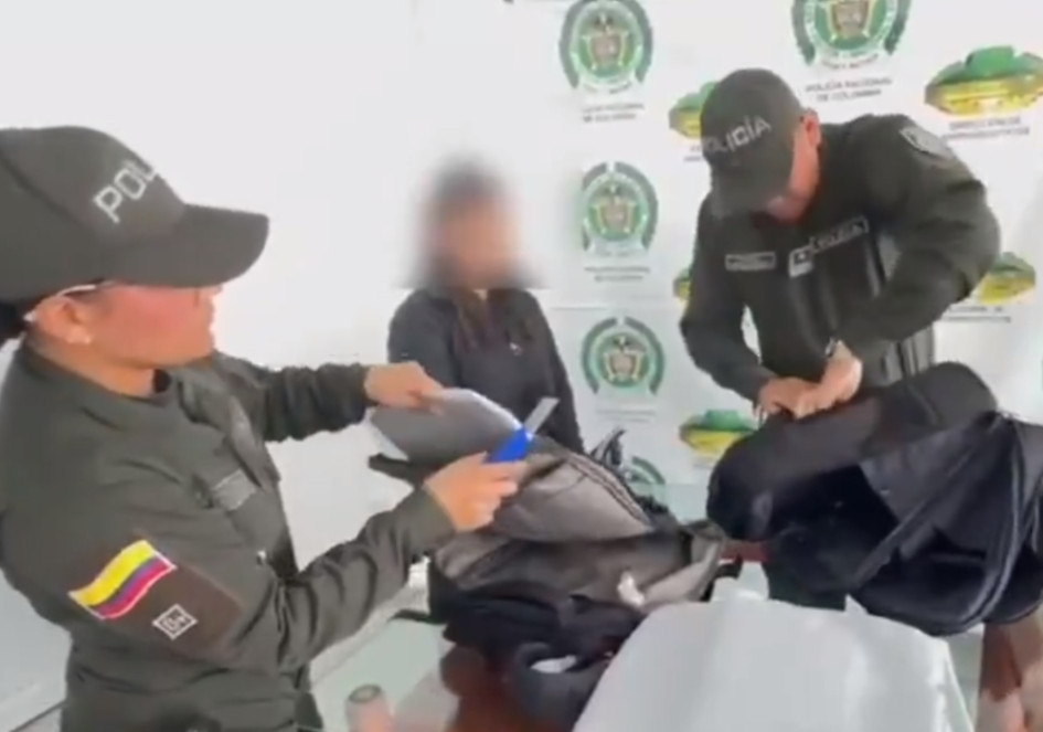 Los 7,8 kilogramos de cocaína los intentaban transportan desde el aeropuerto internacional Palonegro de Bucaramanga hasta Barcelona (España).