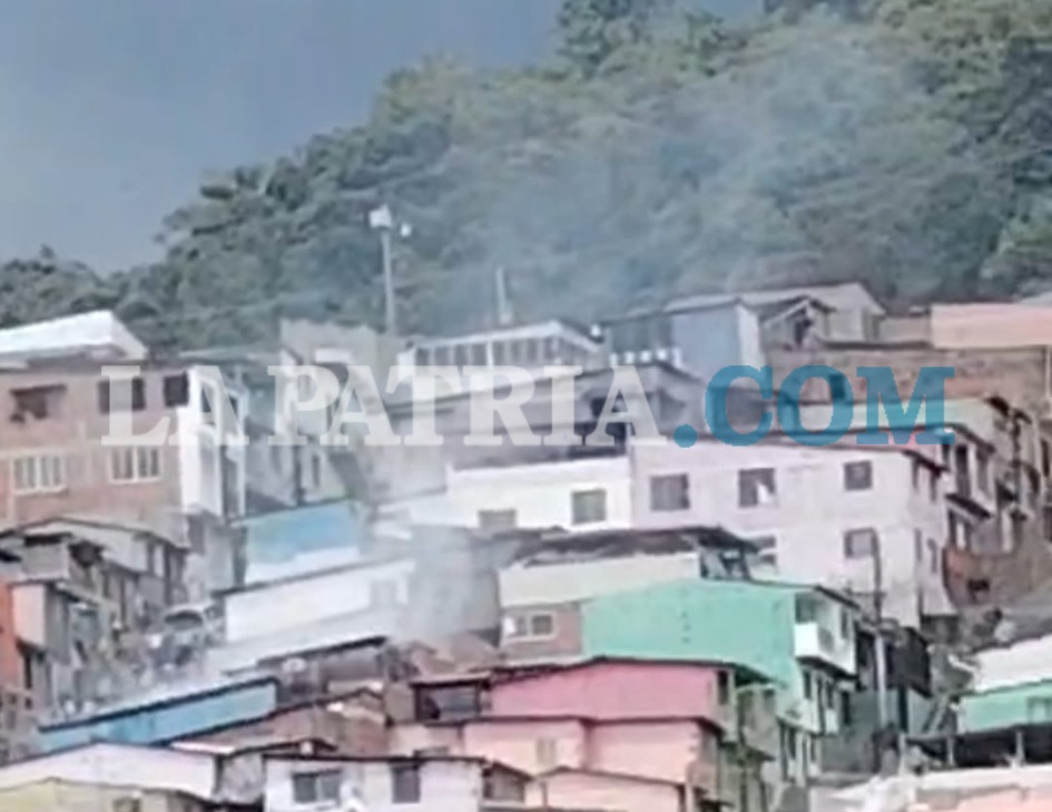 Unidades de Bomberos de dos estaciones atendieron la emergencia.