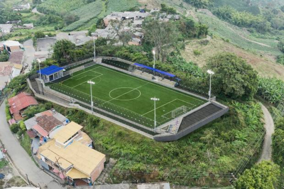 FOTOS I Facebook Alcaldía de Palestina I LA PATRIA  La Alcaldía dice que el escenario abrrirá opciones a la economía local. Además, que se construye no por un fallo judicial, sino porque estaba en su plan de Gobierno. 