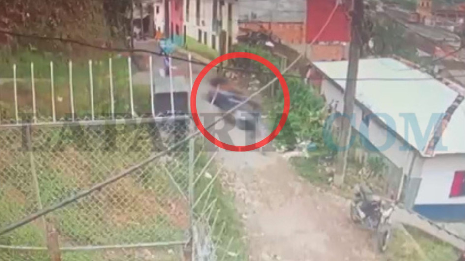 A los dos jóvenes lesionados debieron trasladarlos a un hospital, a causa de las lesiones que sufrieron.