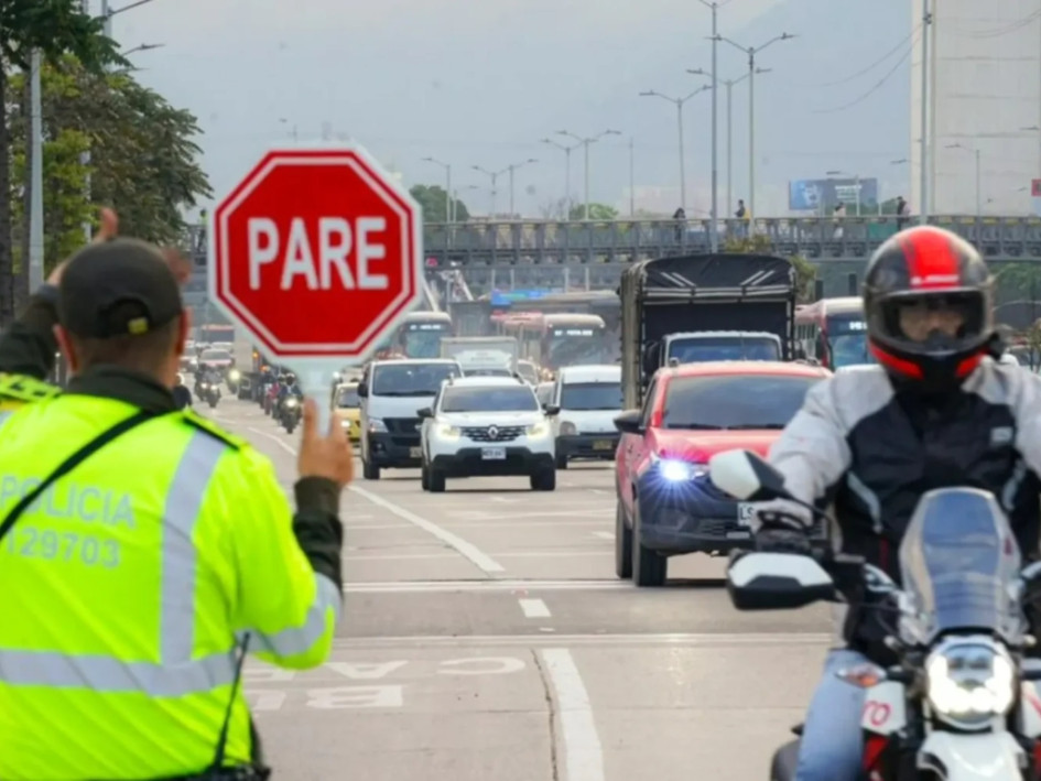 Las autoridades mantienen operativos de control para reducir accidentes y mejorar el comportamiento vial en la ciudad.