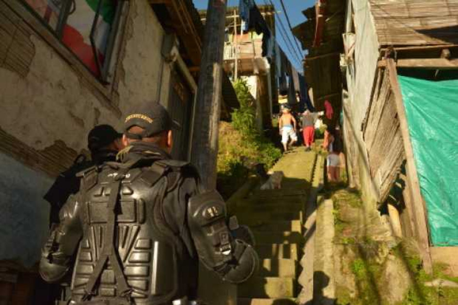 Foto|Archivo| LA PATRIA  Primer operativo de hace 10 años en Sierra Morena. Ese mismo día la Policía Metropolitana encontró a orillas de la quebrada Olivares una caleta de droga. Estaba oculta en una cueva de 12 metros de profundidad.