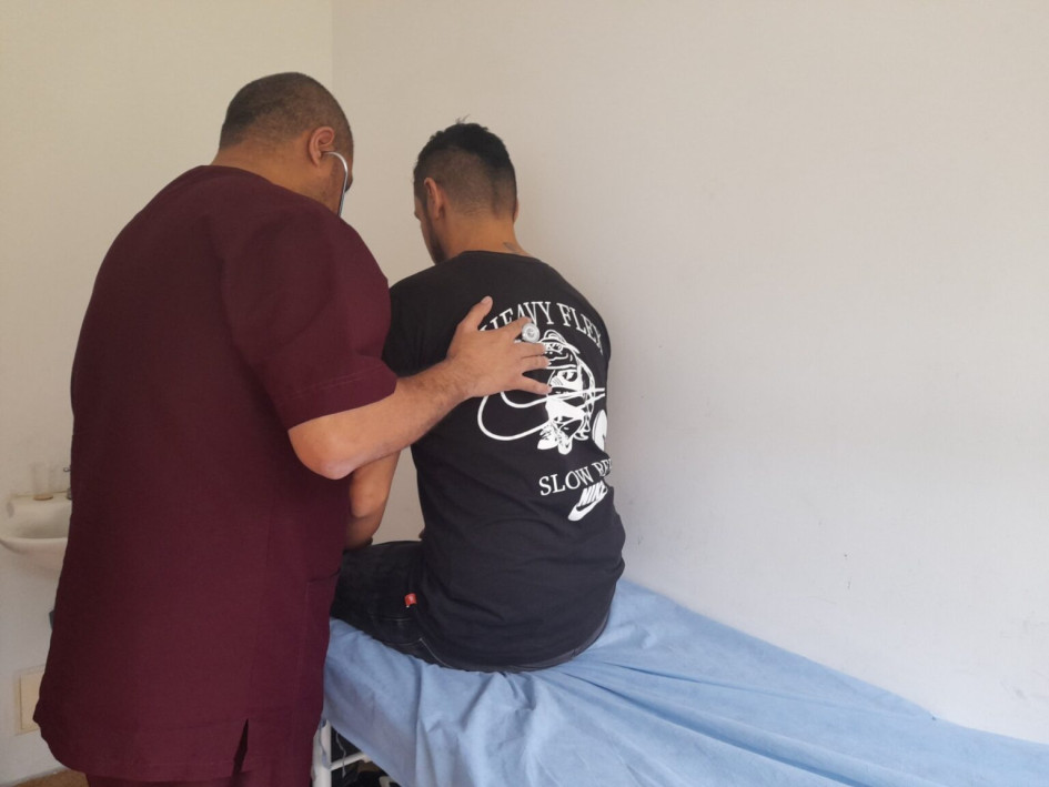 La detección oportuna y el cumplimiento del tratamiento son clave para evitar complicaciones y contagios.