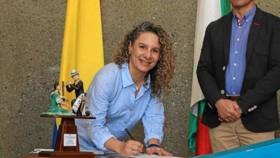 A la Secretaría de Cultura de Caldas llega para acompañar al gobernador en la recta final de su mandato Paula Londoño Vallejo, reconocida gestora cultural por su labor al frente de la Asociación Centro Histórico y de la Orquesta Sinfónica de Caldas, entre otros. Remplaza a Lindon Chavarriaga, quien estuvo siete años al frente de este organismo.