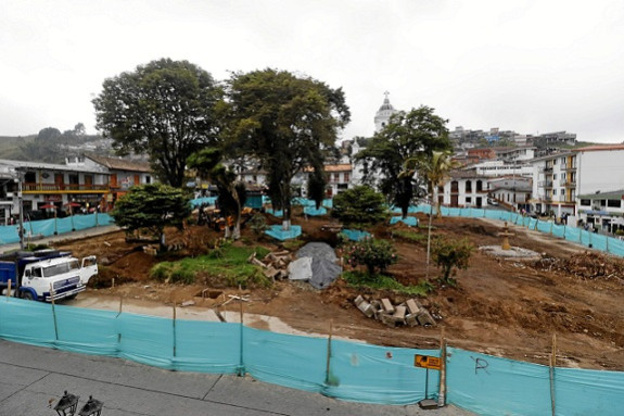 Con una inversión de $1.500 millones se renueva el parque principal de Neira para que siga siendo sala de recibo de este municipio. Que la obra avance sin contratiempos y sea para mejorar, no solo en el embellecimiento, sino en mejorar la movilidad a su alrededor.