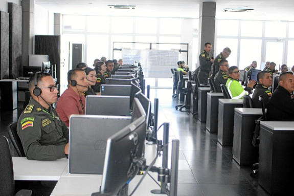 La modernización del Sistema Integrado de Emergencias y Seguridad (SIES) de Manizales se logró con $522 para digitalizar este lugar y mejorar la ciudad en asuntos de seguridad. Esperamos que esto redunde en el objetivo.