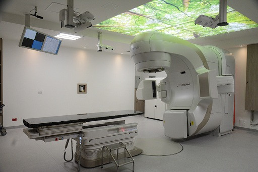 SES Hospital Universitario de Caldas inauguró el servicio de radioterapia que completa su Unidad Integral de Cancerología. La inversión fue de $28 mil millones, entre lo que se incluye un acelerador lineal para la práctica de radioterapias. Importante este nuevo servicio que se suma a la oferta existente en Manizales para la atención de pacientes con cáncer.