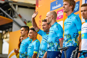 La Plaza de Bolívar de Tunja fue el escenario que eligió la Federación Colombiana de Ciclismo para presentar ayer a los 24 equipos que correrán en la cuarta edición del Tour Colombia 2.1. Los seguidores del pedal podrán ver a los máximos deportistas en esta disciplina a nivel internacional, nacional y local. Entre los colombianos figuran Rigoberto Urán, Nairo Quintana y Egan Bernal. La primera etapa se correrá mañana y comprenderá 155 kilómetros.