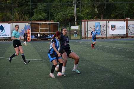 Se cumplirá hoy la final de la Copa LA PATRIA de Fútbol Femenino en la cancha de la Baja Suiza en Manizales. Esta final tiene un ingrediente especial y consiste en que enfrentará a los dos equipos campeones de las versiones anteriores: Once Caldas Manizales Fütbol y Club Atlético Dosquebradas. Un interesante preámbulo al Mundial Sub-20 femenino que se competirá en Colombia desde el sábado próximo.