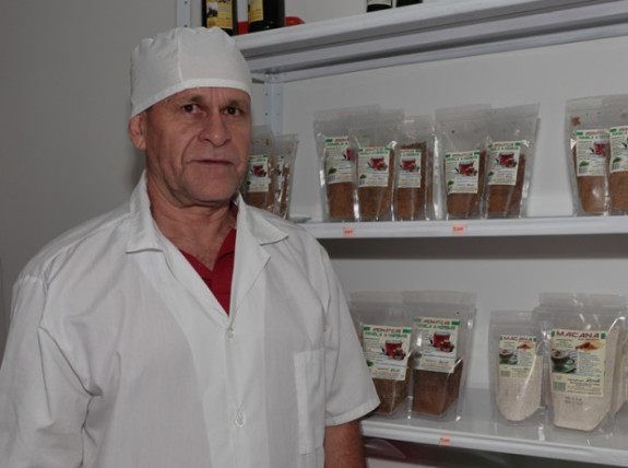 Destacada labor la de la Asociación de Pequeños Productores Agropecuarios de Salamina (Agrosalamina), que realizó un encuentro para emprendedores y microempresarios buscando que se formalicen y mejoren las prácticas sanitarias. Brindó una capacitación que estuvo a cargo del Invima. Acciones como esta van dirigidas a mejorar en competitividad.